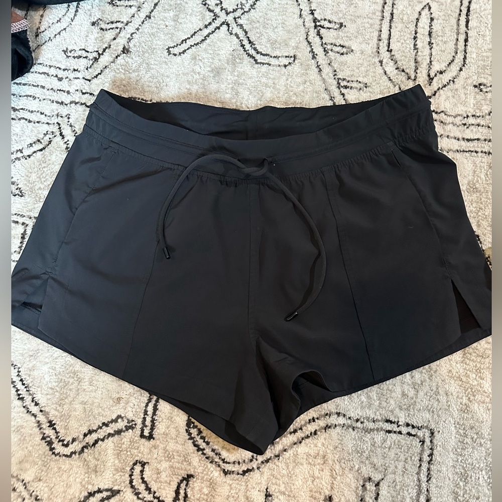 Lululemon women’s athletic shorts with drawstring